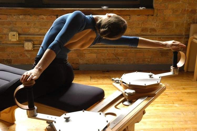 A targeted Gyrotonic exercise for spinal decompression and effective back pain relief in Düsseldorf