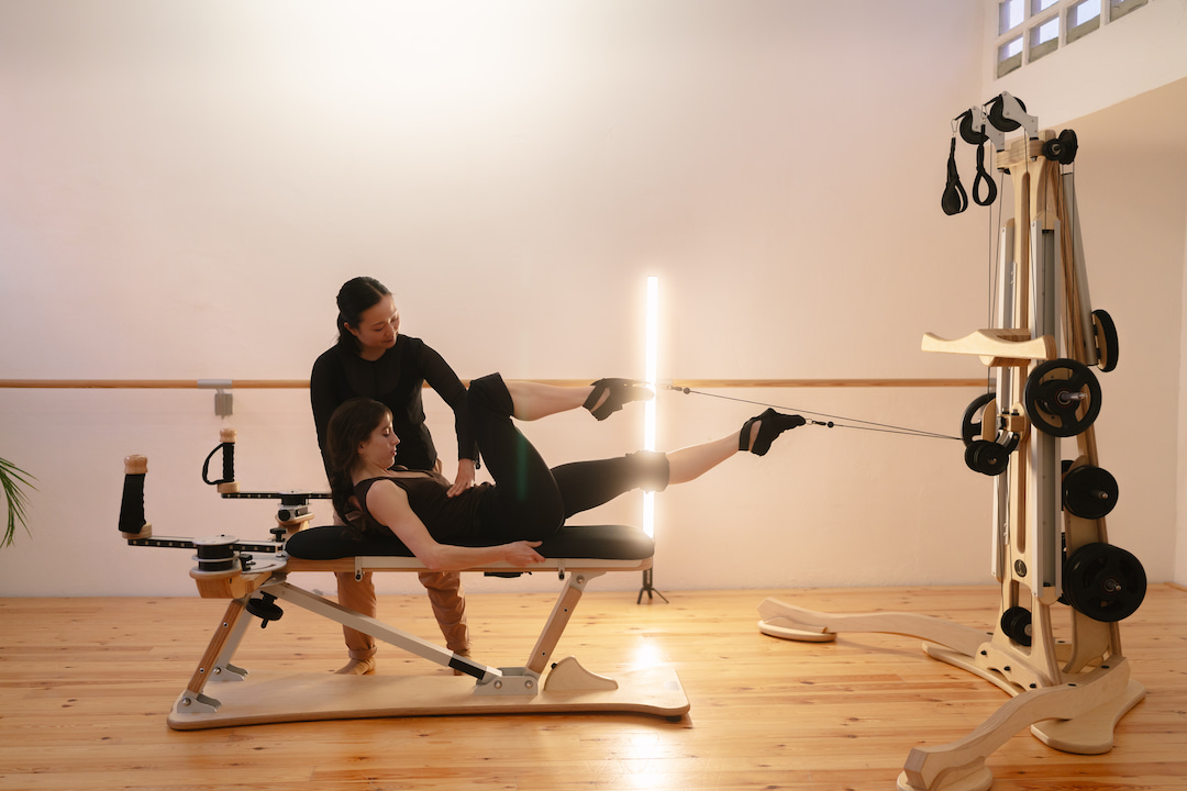 Gyrotonic vs Pilates Düsseldorf – A refined comparison for those seeking intelligent, personalized movement
